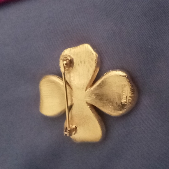 Dogwood flower pin brooch - Picture 2 of 2
